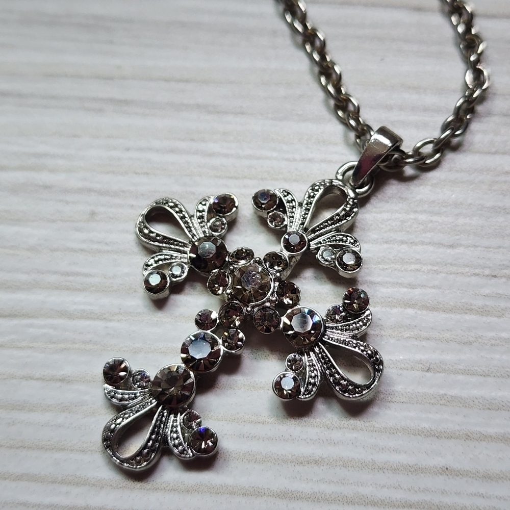 Cookie Lee Silver Cross Pendant Necklace #23412 NWT - Picture 4 of 10